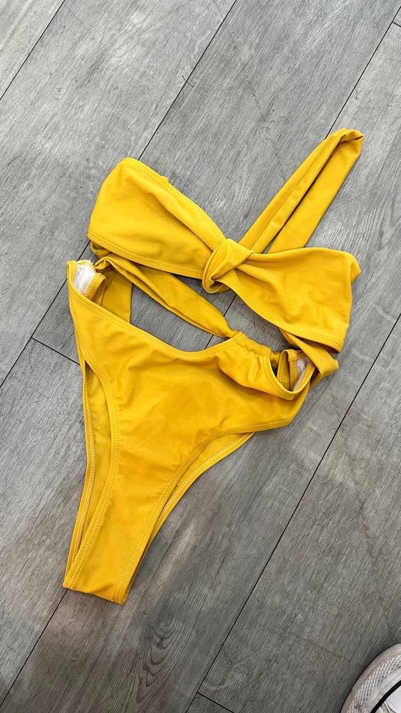 Twisted yellow bikini